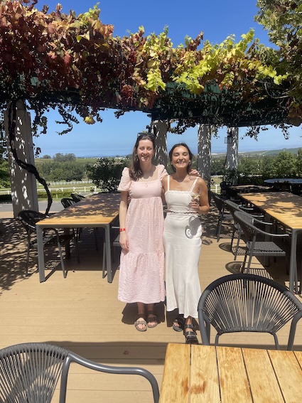 Sophie and Jess at Avontuur