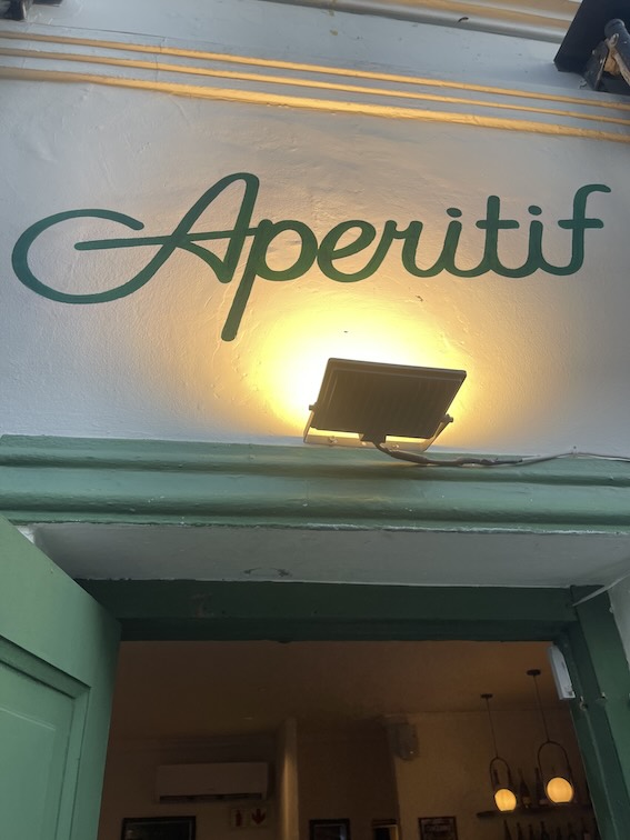 Aperitif sign